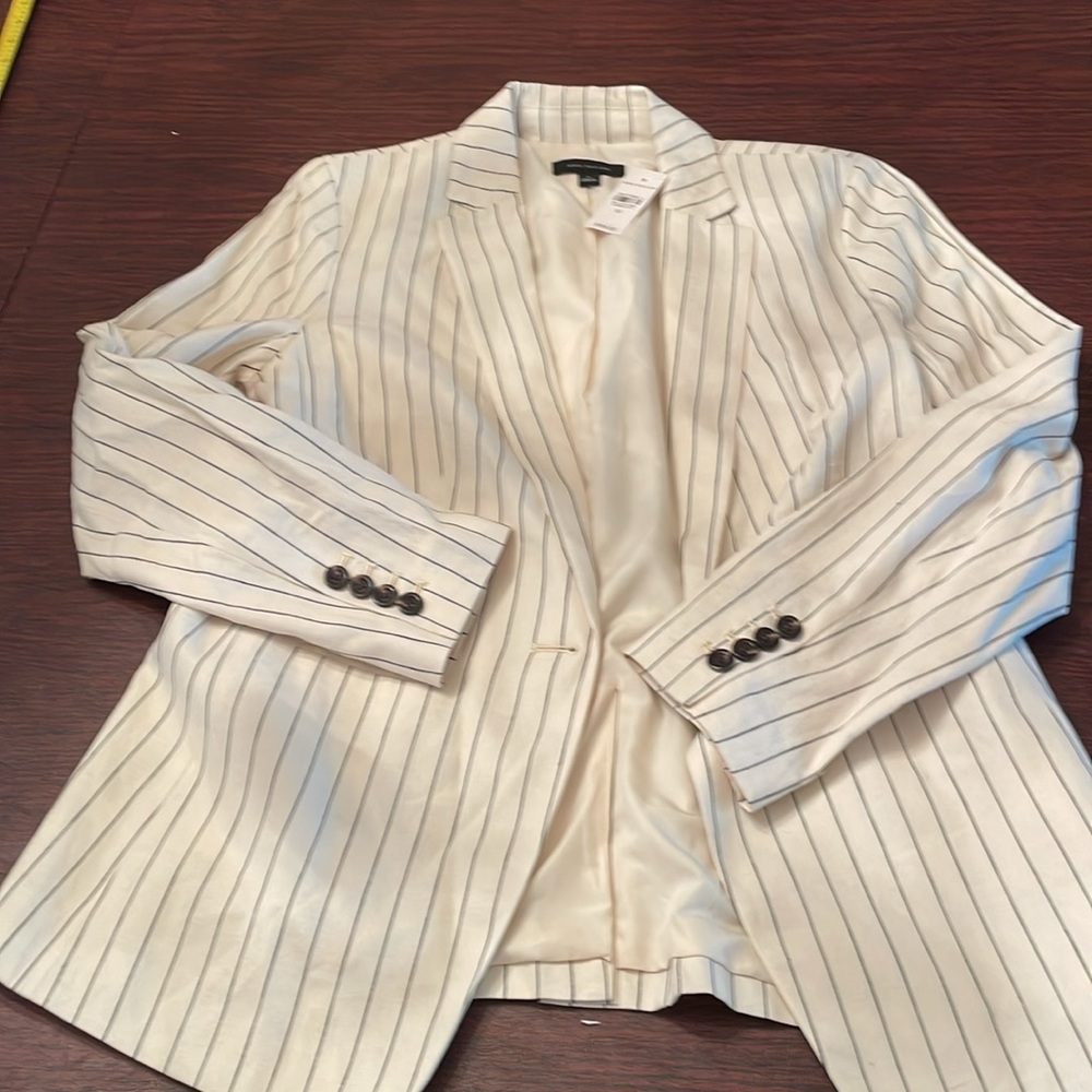 Ann Taylor cream and Black Blazer with Tailored Cut - Picture 3 of 8
